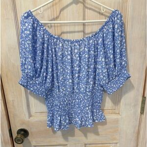 Sweet feminine top with delicate print, easy care fabric. Like new without tags